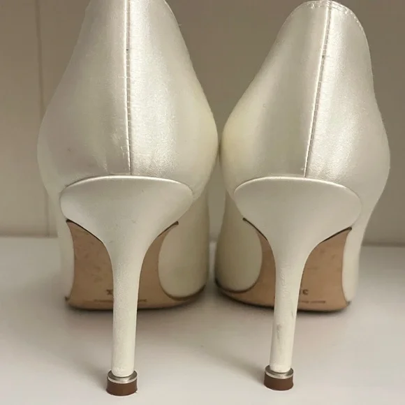 Manolo Blahnik Hangisi Satin Bridal Pumps 90 with Blue Crystal Buckles 35.5 - Picture 6 of 15